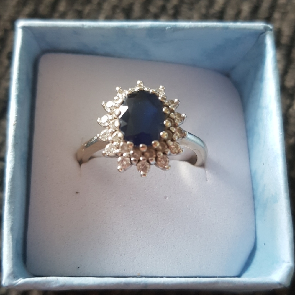 Ring 14k white gold blue Sapphire & Diamond